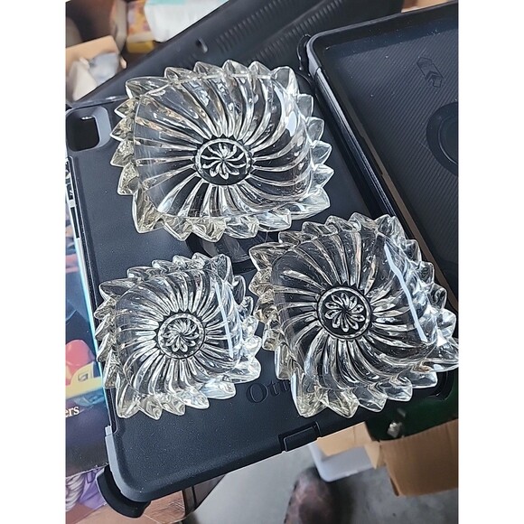 Vintage Pressed Glass Ashtrays Set of 3 Clear Round Starburst Mid-Century - Picture 3 of 7
